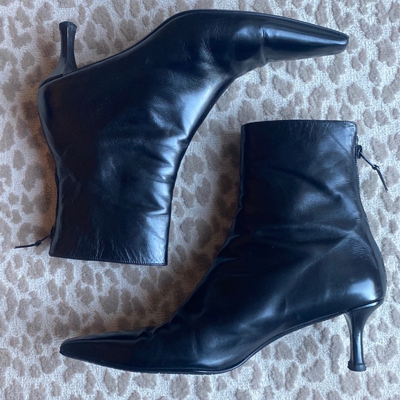 Stuart Weitzman Shoes - Stuart Weitzman Black Leather Booties, size 9.5